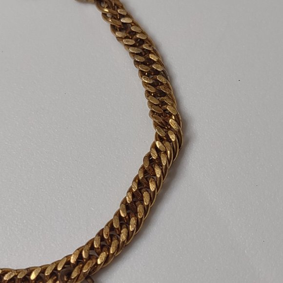 Cute Little Metal And Glass Elephant Charm Bracelet - Picture 3 of 9